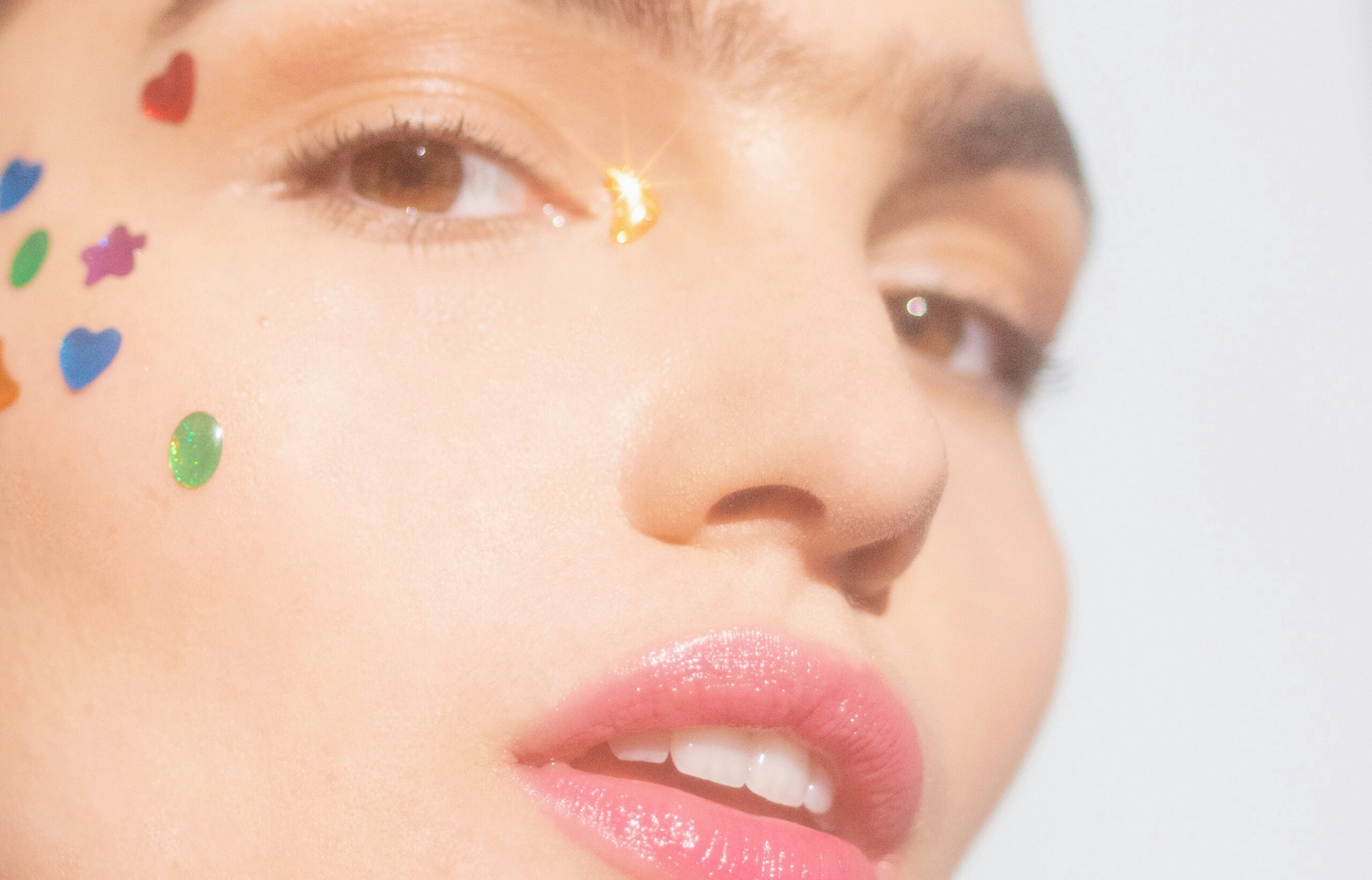 Before-and-after photos showing smoother, hydrated skin after using botanical hydration gel