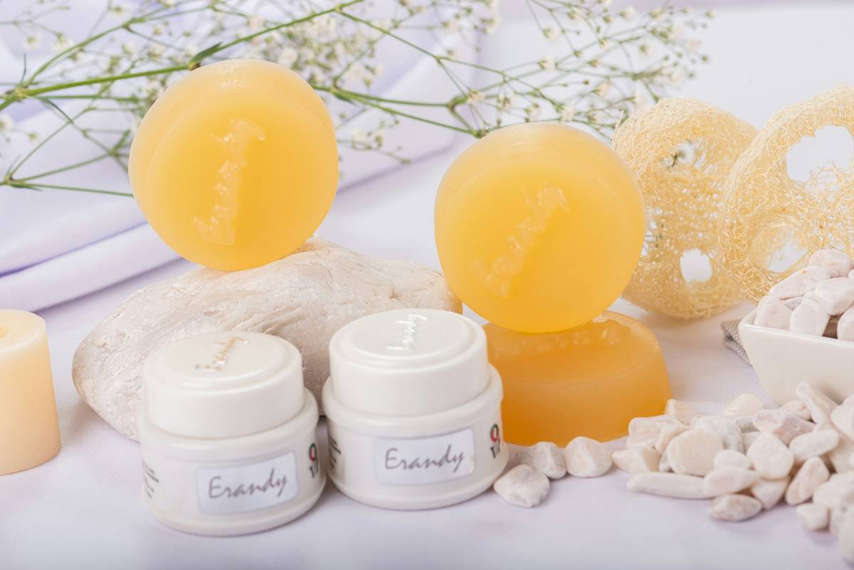 Infographic showing the impact of conventional skincare on the environment