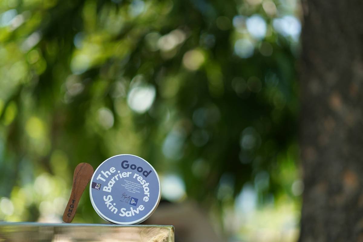 Before and after photos showing reduced shine and balanced skin after 30 days using certified biodegradable face gels