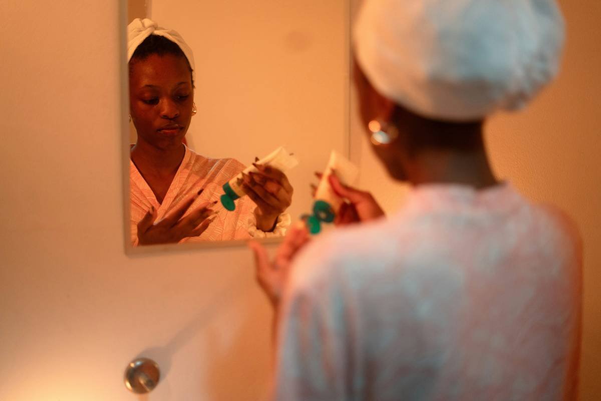 Herbal Skin Moisture: Why Your Skin Craves Botanicals (and How to Choose the Right One)