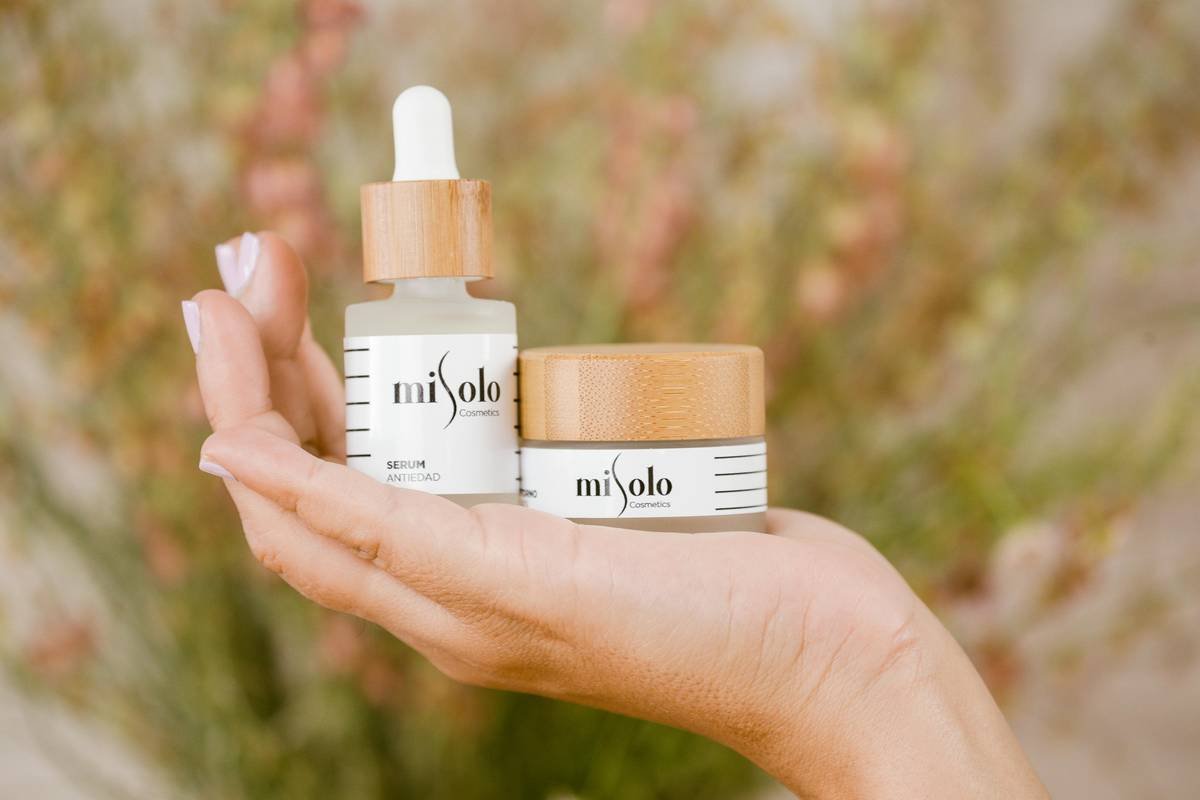 Is Your Skin Thirsty? Why a Pure Moisture Serum Might Be the Organic Solution You’ve Been Missing